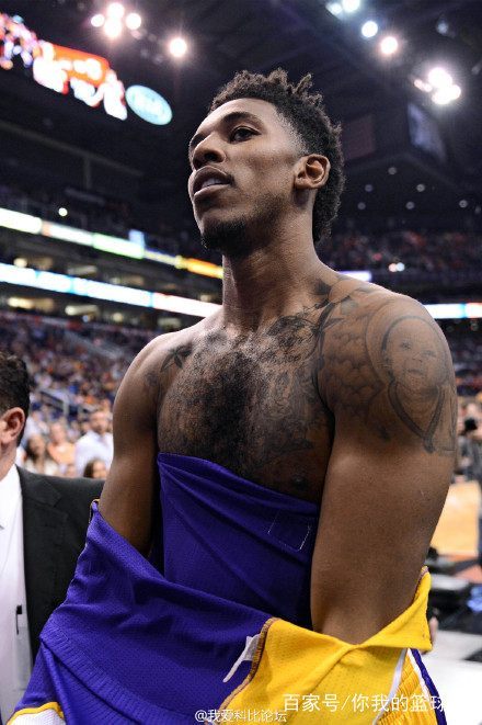 踢球者：拜仁计划1月再谈格纳布里和格雷茨卡续约